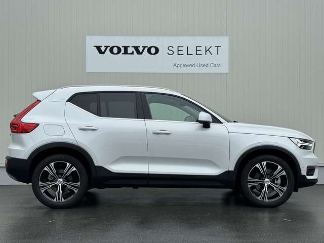 都市を駆け巡る本物のSUVとして、XC40は開発されました。スカンジナビアの独創性と都会的な雰囲気を身にまとった、都市で生活するあなたのために作られた一台です。