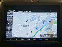 【純正ナビ】一体感のあるナビは、高級感ある車内を演出してくれます。Bluetooth再生などオーディオ機能も充実しておりますので、運転もより楽しめます♪ 【純正ナビ】一体感のあるナビは、高級感ある車内