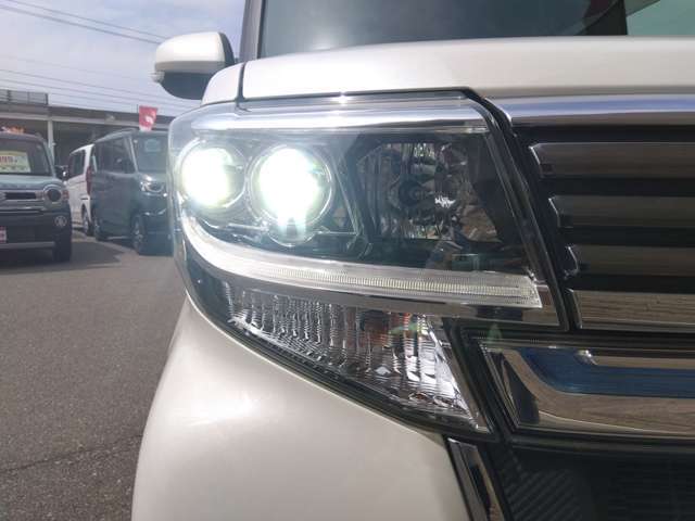 R9/5車検有☆スマートアシスト3☆8インチSDナビ☆フルセグTV☆パノラマビューモニター☆ETC☆ドライブレコーダー☆Wパワースライドドア☆ハーフレザーシート☆シートヒーター☆LEDランプ☆試乗OK