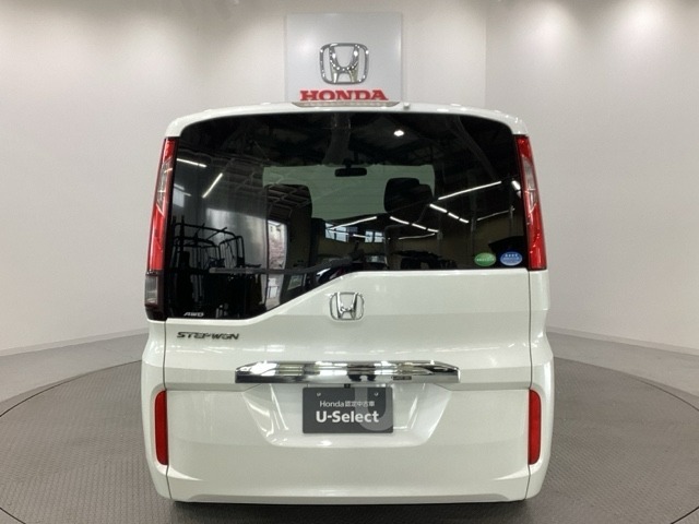【Honda認定中古車 U-Select】　は3つの安心をお約束します。　1　Hondaのプロが整備した安心。 2　第三者機関がチェックした安心。　3　購入後もHondaが保証する安心。