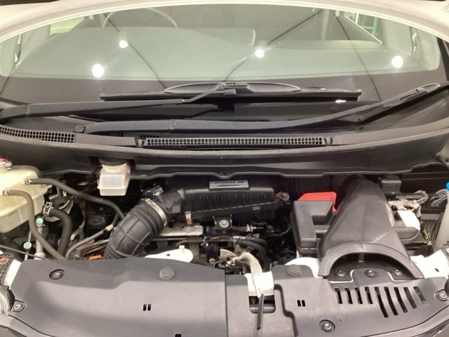ホンダスタッフがしっかり整備して保証付きにてお渡し致します。エンジンルーム＆室内ルームともにクリーニング済みで清潔です。快適なドライブをお楽しみください。