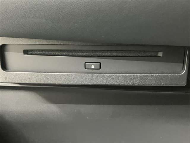 ETC車載器搭載しております。高速道路も料金支払いレーンに並ばず通過でき、とても便利です。ETCカードもお車購入時に入会する事ができます。お気軽にお問い合わせ下さい。