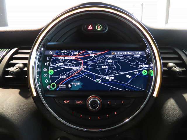 タッチパネルタイプHDDナビゲーション・ETC車載器が搭載されております。ブルートゥースやUSBのご使用が可能です。