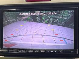 【バックカメラ】駐車時に後方がリアルタイム映像で確認できます。大型商業施設や立体駐車場での駐車時や、夜間のバック時に大活躍！運転スキルに関わらず、今や必須となった装備のひとつです！
