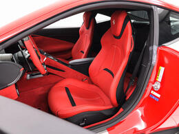 電動シートを選択しております。座り心地・疲れにくいデザインです。乗降性も優れておりますので、街乗りでも問題なくご使用いただけます。フル電動で、シートヒーター、メモリー付です。