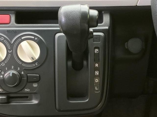 WECARSの展示場では実際に見て、触ってお車をお選びいただけます！知識の豊富な営業スタッフが様々なカーライフをご提案いたします！