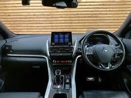 アイポイントが高く、非常に見晴らしの良いコックピットはロングドライブに最適。一度乗ったら病みつきです。