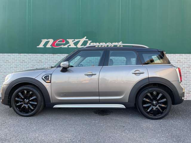 ブラウンレザーシート　ピクニックベンチ　アクティブクルーズコントロール　インテリジェントセーフティ　シートヒーター　パワーシート　コンフォートアクセス　ドライビングモード　18AW　パワーゲート