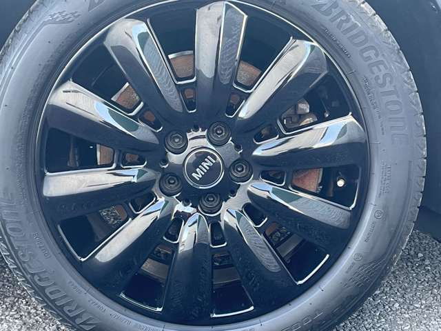 ブラウンレザーシート　ピクニックベンチ　アクティブクルーズコントロール　インテリジェントセーフティ　シートヒーター　パワーシート　コンフォートアクセス　ドライビングモード　18AW　パワーゲート