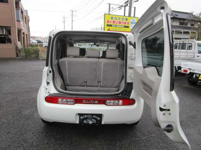 内装もすべてクリーニングいたします。できる限りきれいな状態で気持ち良く乗っていただけるよう、努力しております。