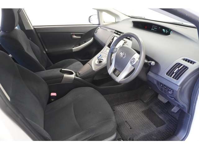 ゆとりのある運転席と座り心地の良いシートで、毎日の運転も楽しく快適に！