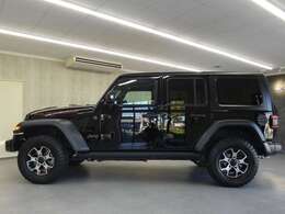 【主要装備】■ABS　BAS　ESP　エアバック　ブラックxレッドステッチレザーシート（フロントRUBICON刺しゅう入）