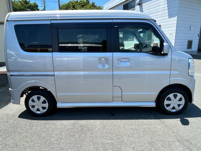 後席両側スライドドア装備で便利です