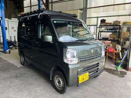 希少なカーキパールメタリック色です♪前後ドライブレコーダーなど安全装備も充実しております。