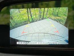 【バックカメラ】駐車時に後方がリアルタイム映像で確認できます。大型商業施設や立体駐車場での駐車時や、夜間のバック時に大活躍！運転スキルに関わらず、今や必須となった装備のひとつです！