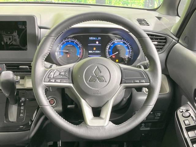 【純正革巻きステアリング】上質な革を使用することで、手にしっかり馴染みとても運転しやすいハンドルです♪