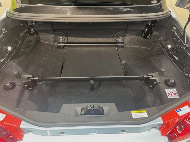 防水仕様のラゲッジは、アクティブな使用にぴったり。プールや海水浴をはじめ、キャンプやウィンタースポーツのシーンで濡れたり汚れた荷物を積み込んでも簡単にふき取ることができ、お手入れも楽々です♪