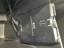 【ETC】高速道路の料金所をストレスなく通過！話題のスポットやサービスエリアに多い「スマートIC」利用時は必須のアイテムです。当店でセットアップを実施、ご納車当日からすぐにご利用いただけます！