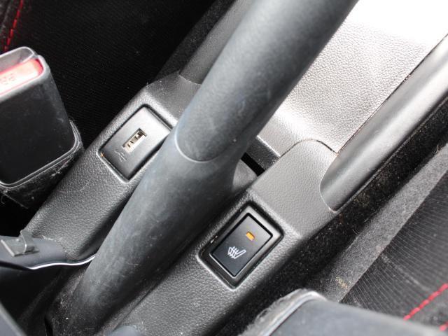 運転席にはシートヒーター機能が付いてます！