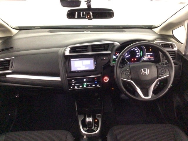 【前方視界】開放的な前方視界！運転がしやすく疲れにくいです♪窓が大きく、見通しがとっても良いおクルマですよ♪