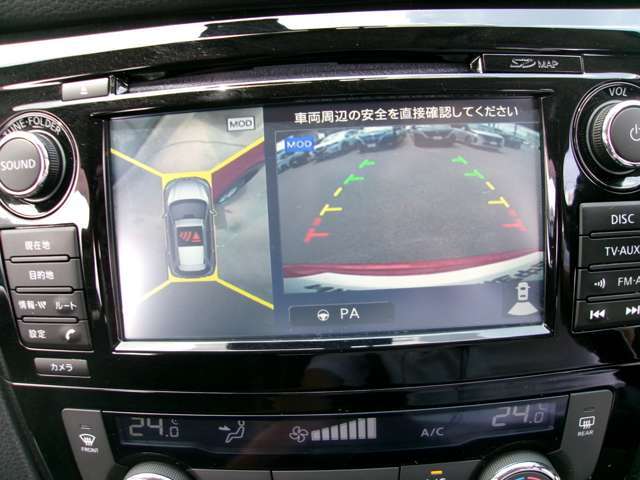 アラウンドビューモニターも装備しております。ご覧のように車体を真上か見たような映像なので、車庫入れの苦手なお客様ももうご心配いりません。