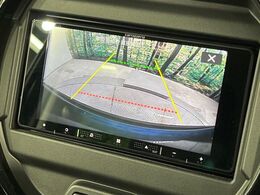 【バックカメラ】駐車時に後方がリアルタイム映像で確認できます。大型商業施設や立体駐車場での駐車時や、夜間のバック時に大活躍！運転スキルに関わらず、今や必須となった装備のひとつです！