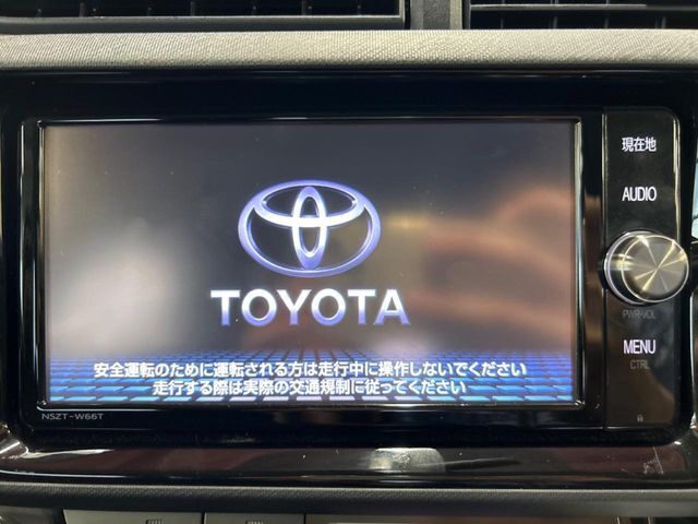 【純正ナビ】人気の純正ナビを装備しております。ナビの使いやすさはもちろん、オーディオ機能も充実！キャンプや旅行はもちろん、通勤や買い物など普段のドライブも楽しくなるはず♪