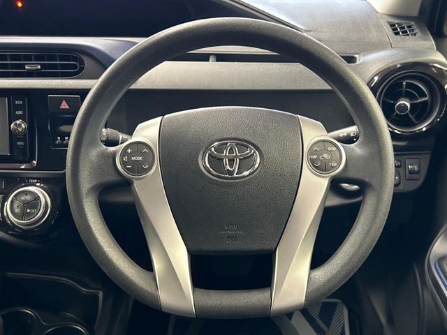 インテリアに合わせたデザインのステアリングは、運転される方のことも考え、運転しやすい形状、大きさです。是非一度、実際に触ってお確かめください。