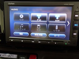 ホンダ純正ナビなのでダッシュボードにスッキリと収まっています。土地勘の無い所でも道に迷わず安心ですね！。AVも色々視聴でるのでドライブも楽しくなりますよ！