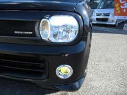 レンズ類は磨き専用コーティング済みでクリアできれいな状態です！！ヘッドランプは明るく高級感のある純正HIDで、スモールランプはホワイト色LED・フォグランプは社外の明るいイエロー色LED球に交換済みです！！