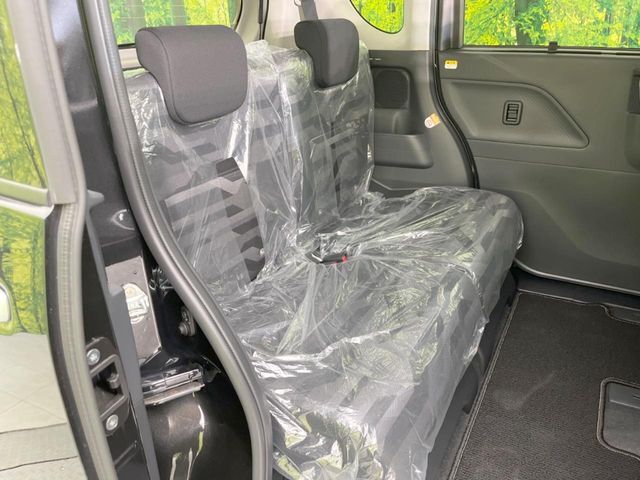 高品質なオリジナルフロアマットもオプションにてご用意しております。お好きなデザインやカラーをお車に合わせて選んでいただくことができます♪