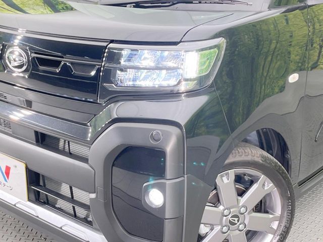 【LEDヘッドライト】悪天候や夜間走行時も良好な視界を確保し安心して運転できる高輝度LEDヘッドライトを装備！点灯速度が早く、消費電力も抑えられています。
