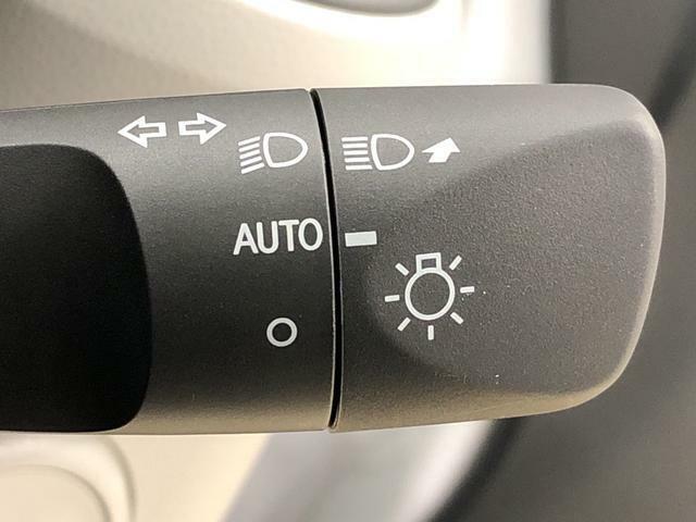 ☆オートライト機能☆　周囲の明るさに応じて、ヘッドランプを自動的に点灯・消灯ができます。
