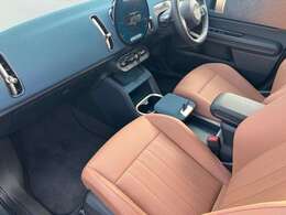 ★全国の正規ディーラーにて、対応可能な認定中古車保証付となります。アフターメンテナンスもお近くの正規ディーラーで可能でございます。遠方の方もご安心してお選びいただけます。