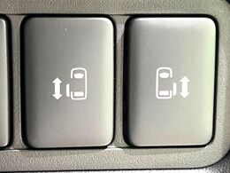 【両側パワースライドドア】スマートキーや運転席のスイッチで後席両側スライドドアの開閉が可能♪電動だから力を入れてドアを開ける必要が無く、小さなお子様でも簡単に開け閉めでき快適です♪