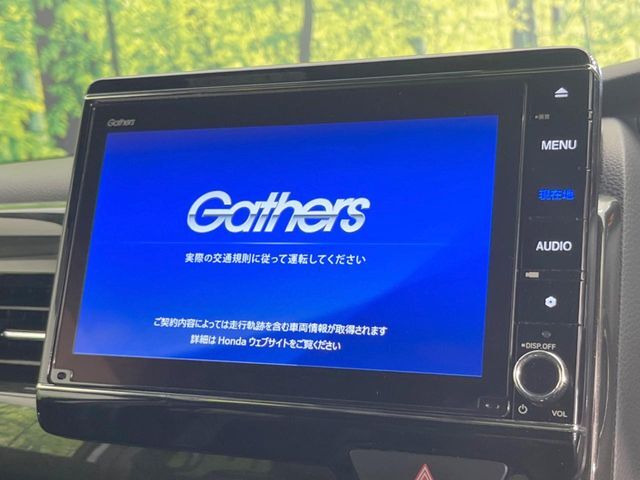 【純正ナビ】人気の純正ナビを装備しております。ナビの使いやすさはもちろん、オーディオ機能も充実！キャンプや旅行はもちろん、通勤や買い物など普段のドライブも楽しくなるはず♪