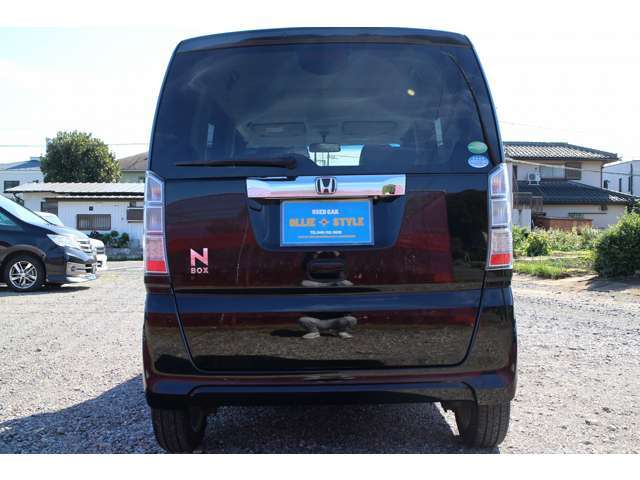 弊社の販売車両には、年式、走行距離に問わず無料の保証期間がついております。販売車両に自信があるからこそできると自負しております。もちろん納車前のオイル等の交換は全車必須です。