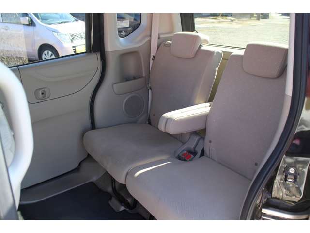 弊社の展示車両は一台一台時間をかけ、内装外装を仕上げております。外装の傷や内装の汚れは出来る範囲で目一杯きれいにしているつもりですが、画像などで気になる箇所がございましたら何なりとお申し付けください。