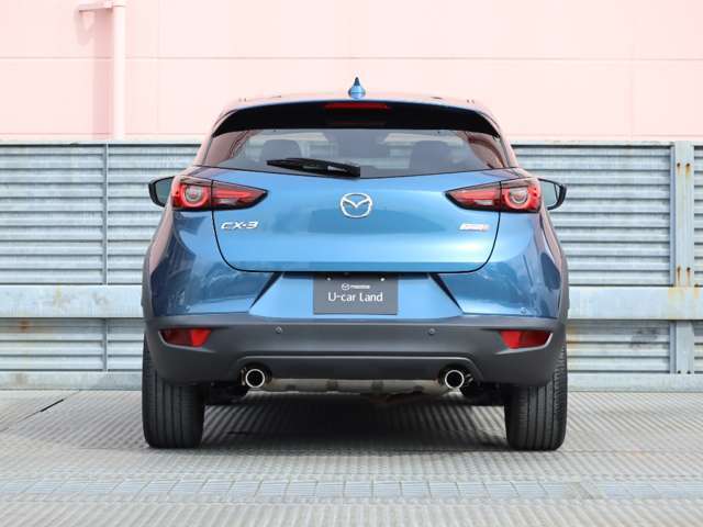 CX-3が本来持っている先鋭さを研ぎ澄ませながら、より魂動デザインを深化。上質さを磨き上げ、クオリティを追求したデザインを実現しました。