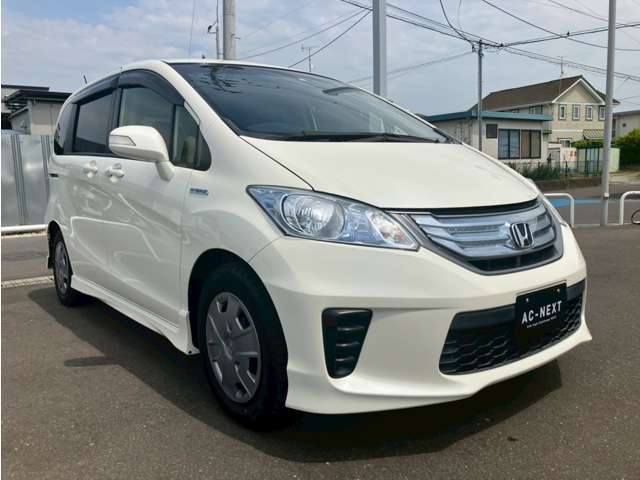働いているスタッフは、中古車販売に携わってきたスタッフばかりなので車の知識やアドバイスはお任せください。「買ってよかった」「乗って楽しい」と思える一台のご提供をお約束します！