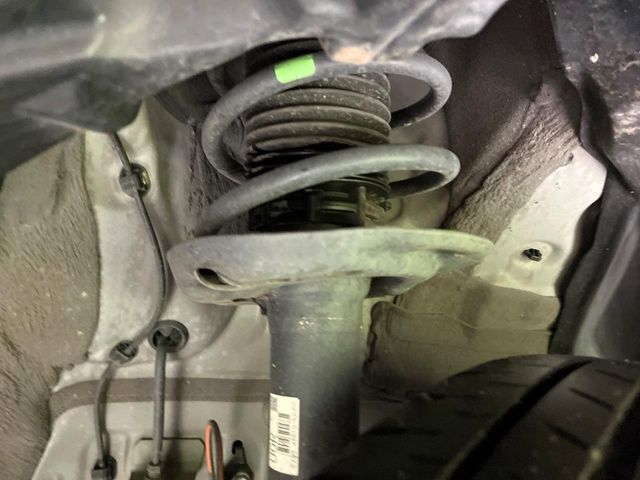 お車を安心してお乗りいただく為には、足回りの定期点検が欠かせません。サービスサポート（有償保証）では無料点検もご提供しており、安心のカーライフをお過ごしいただけるサポート体制が整っています。