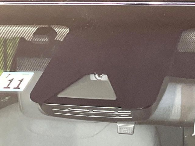 【トヨタセーフティセンス】走行中に前方の車両等を認識し、衝突しそうな時は警報とブレーキで衝突回避と被害軽減をアシスト。より安全にドライブをお楽しみいただけます。