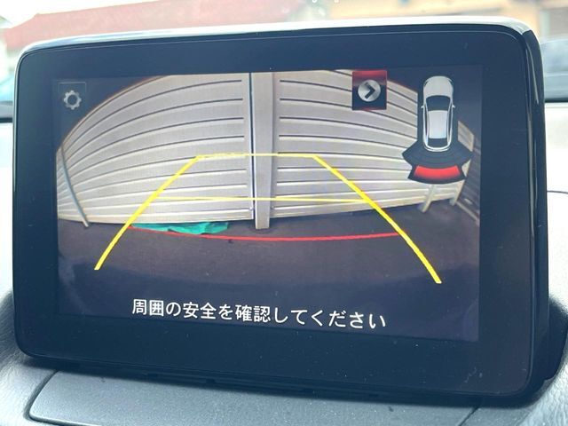 【バックカメラ】駐車時に後方がリアルタイム映像で確認できます。大型商業施設や立体駐車場での駐車時や、夜間のバック時に大活躍！運転スキルに関わらず、今や必須となった装備のひとつです！