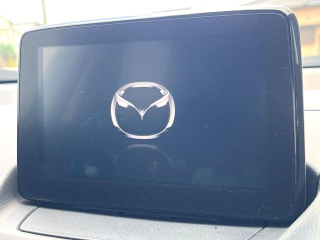 【純正ナビ】人気の純正ナビを装備しております。ナビの使いやすさはもちろん、オーディオ機能も充実！キャンプや旅行はもちろん、通勤や買い物など普段のドライブも楽しくなるはず♪