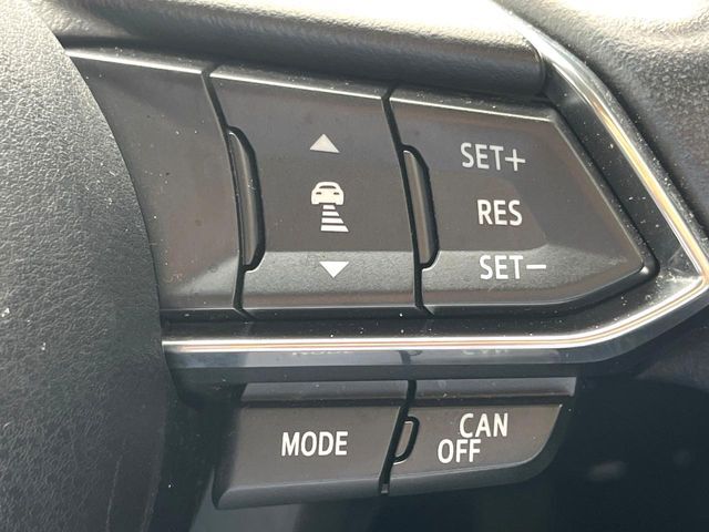 【マツダ・レーダークルーズコントロール】高速道路での長距離走行が楽に！自動で速度を保つクルーズコントロールが、衝突軽減システムと連携し、前方の車両を感知して車間を保つように速度調節してくれます！！