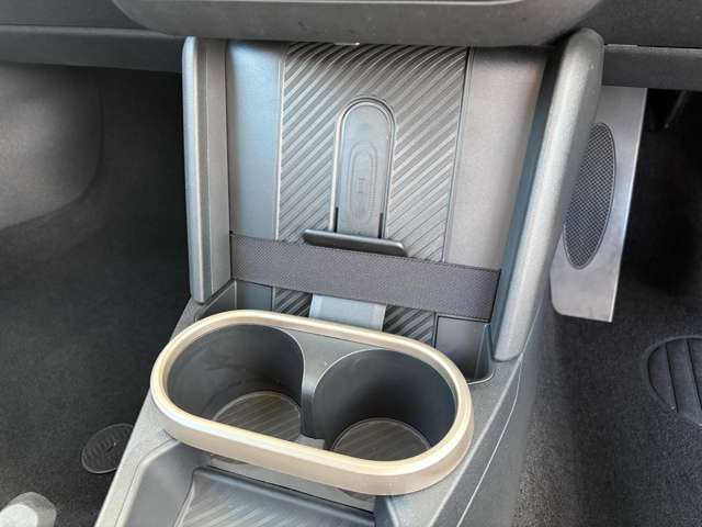 ドリンクホルダーになっております。