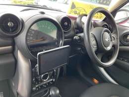 センターメーターに社外ナビ付。地デジTV