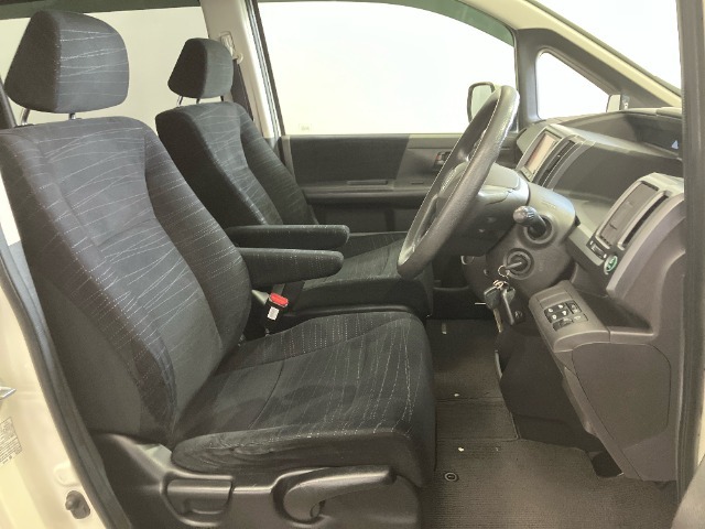 【禁煙表記について】タバコの臭いは感じられませんが、その他車内のニオイに関しては個人の主観となる為、実車確認の際に確認して頂いております。ご了承お願い致します。