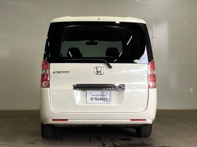 エンジンルーム・足まわり・下まわり・等の点検など「Hホンダ中古車商品化整備基準に基づいた点検整備に加え、エアコンの効き具合、パワーウインドウ・パワードアロックの作動確認など、徹底チェックを行います。
