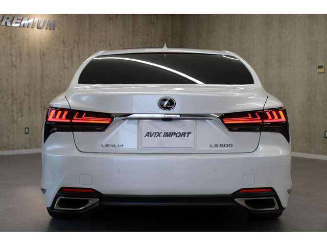 【主要諸元】V型6気筒インタークーラー付ツインターボ/3，444cc/Direct Shift-10AT（電子制御10速オートマチック） 422ps/61，2kg.m全長523×全幅190×全高145